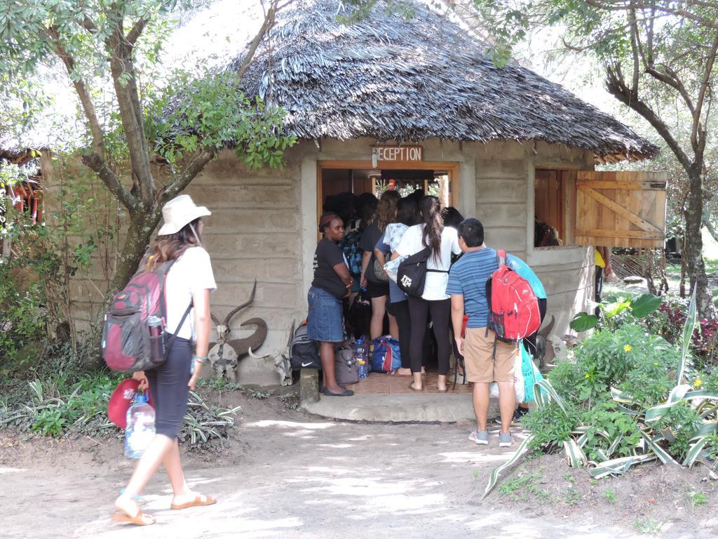Hotel Enchoro Wildlife Camp à Ololaimutiek Extérieur photo