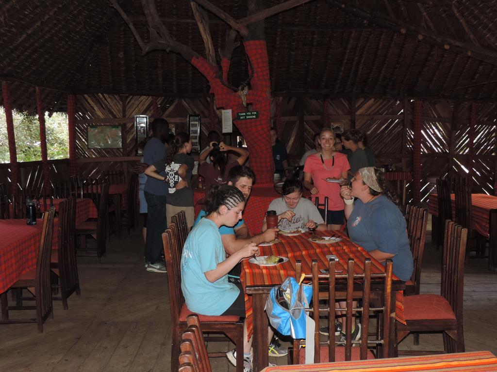 Hotel Enchoro Wildlife Camp à Ololaimutiek Extérieur photo