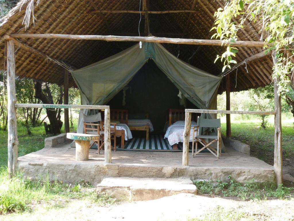 Hotel Enchoro Wildlife Camp à Ololaimutiek Extérieur photo