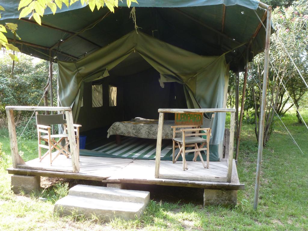 Hotel Enchoro Wildlife Camp à Ololaimutiek Extérieur photo
