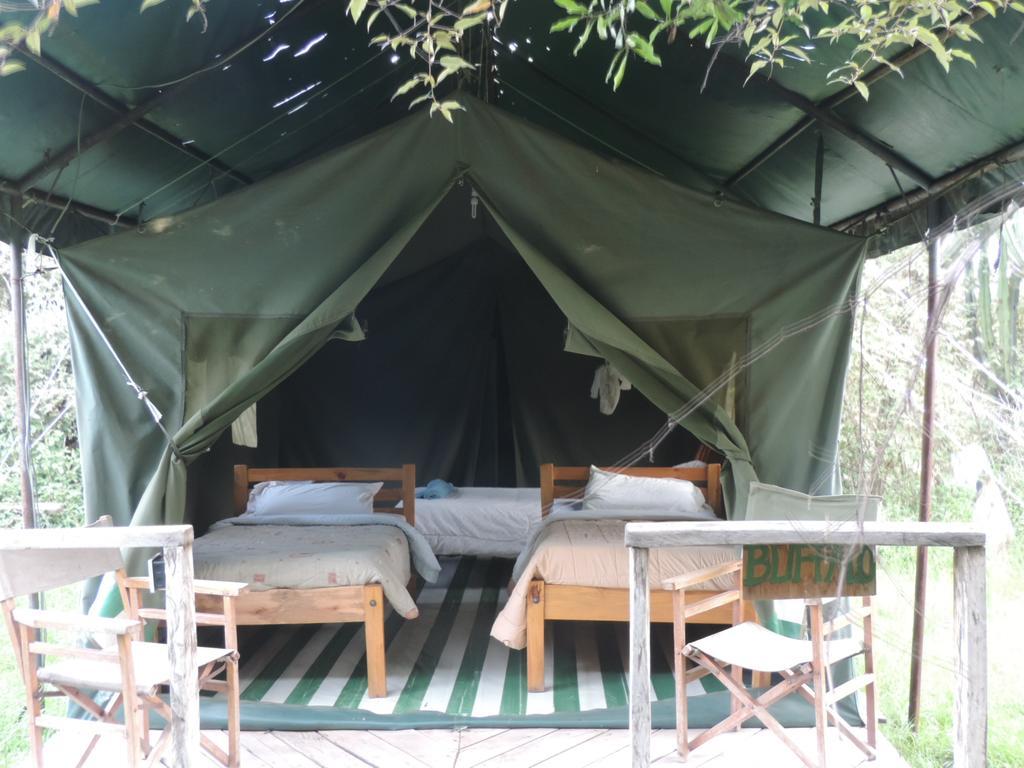 Hotel Enchoro Wildlife Camp à Ololaimutiek Extérieur photo
