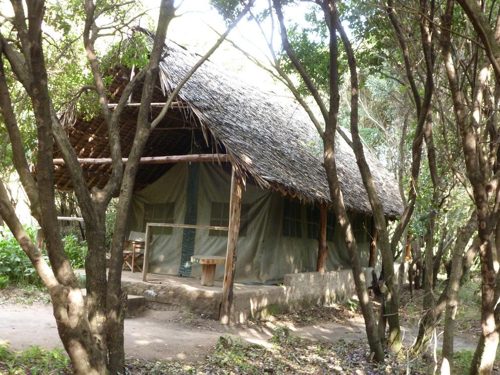 Hotel Enchoro Wildlife Camp à Ololaimutiek Extérieur photo