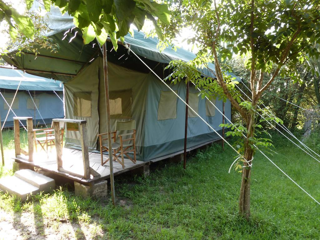 Hotel Enchoro Wildlife Camp à Ololaimutiek Extérieur photo