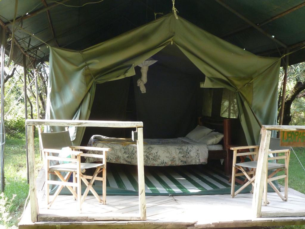 Hotel Enchoro Wildlife Camp à Ololaimutiek Extérieur photo