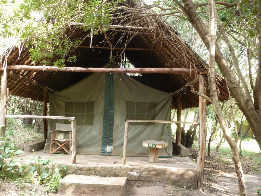 Hotel Enchoro Wildlife Camp à Ololaimutiek Extérieur photo
