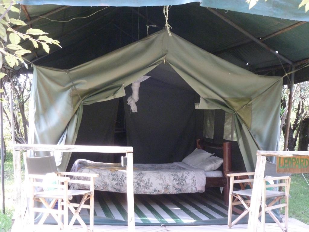 Hotel Enchoro Wildlife Camp à Ololaimutiek Extérieur photo