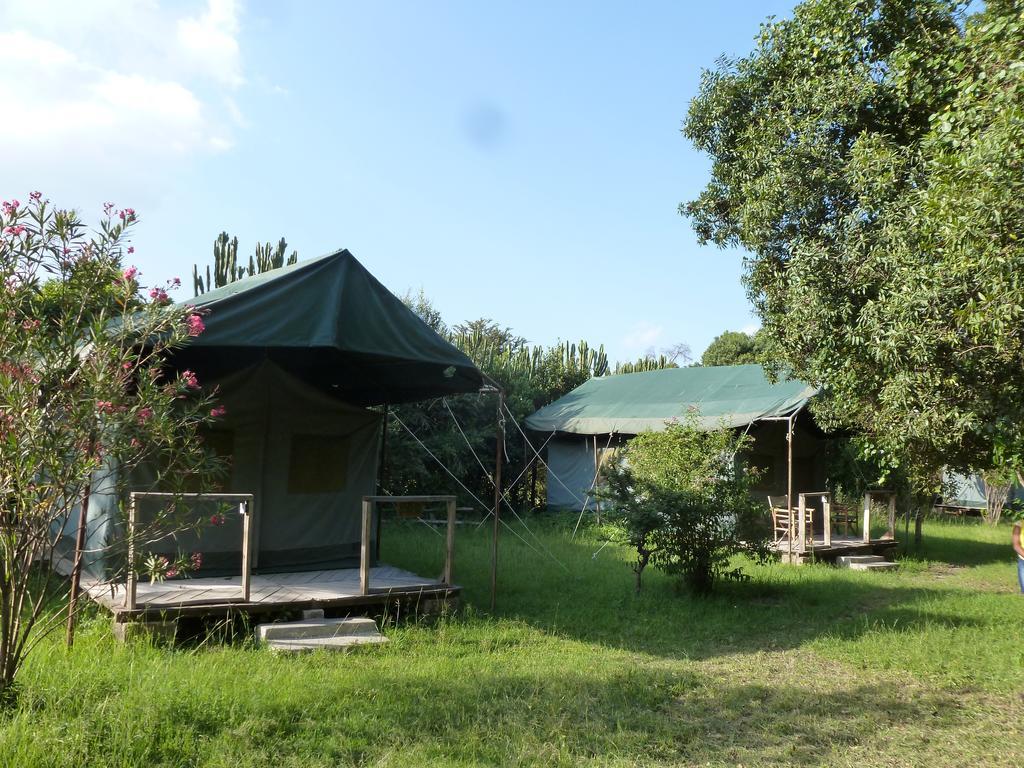 Hotel Enchoro Wildlife Camp à Ololaimutiek Extérieur photo