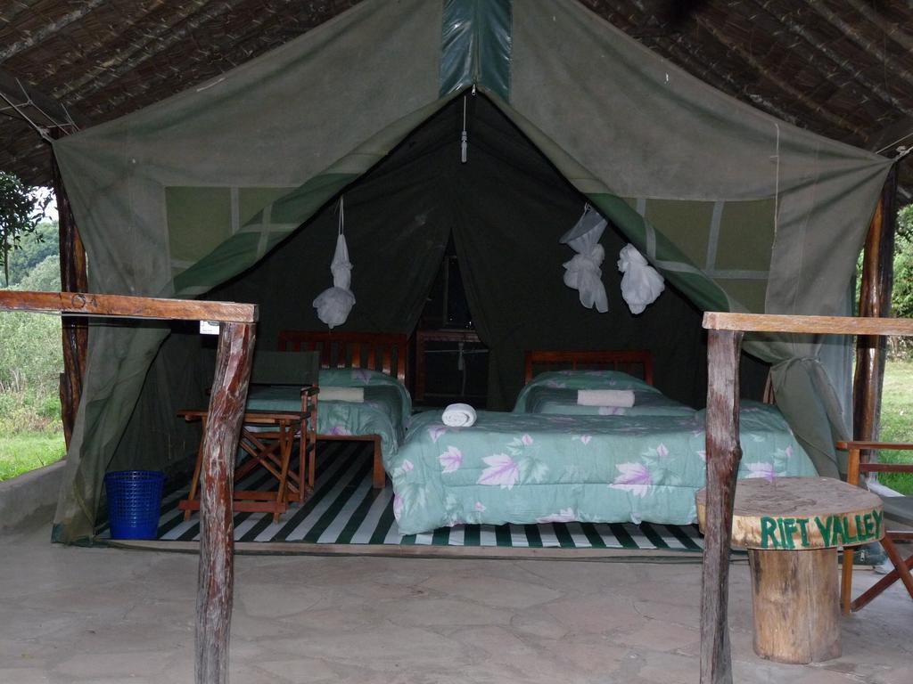 Hotel Enchoro Wildlife Camp à Ololaimutiek Extérieur photo