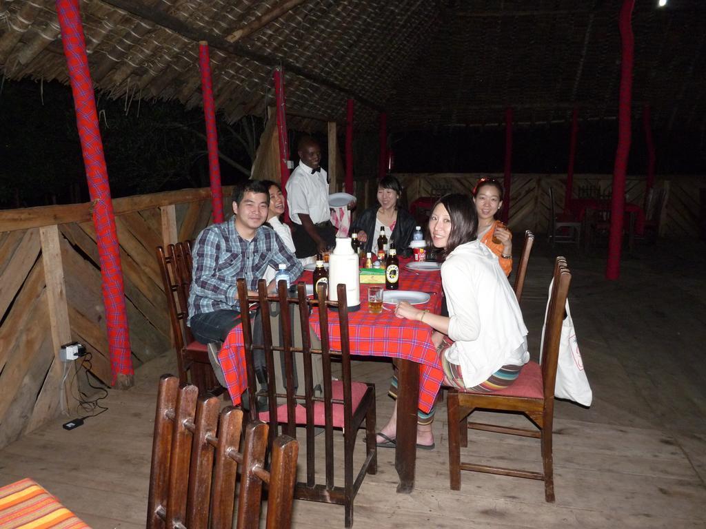 Hotel Enchoro Wildlife Camp à Ololaimutiek Extérieur photo