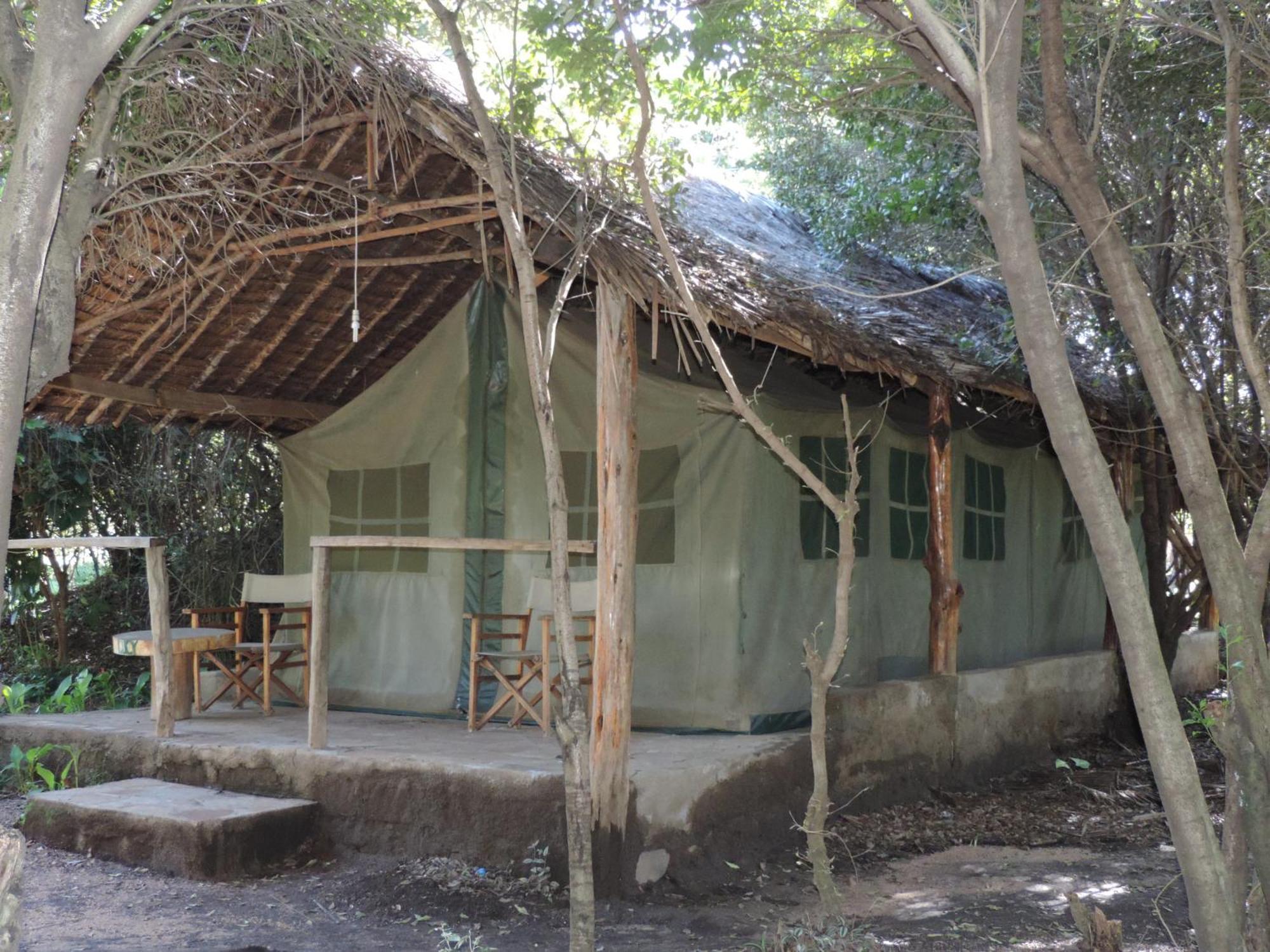 Hotel Enchoro Wildlife Camp à Ololaimutiek Extérieur photo