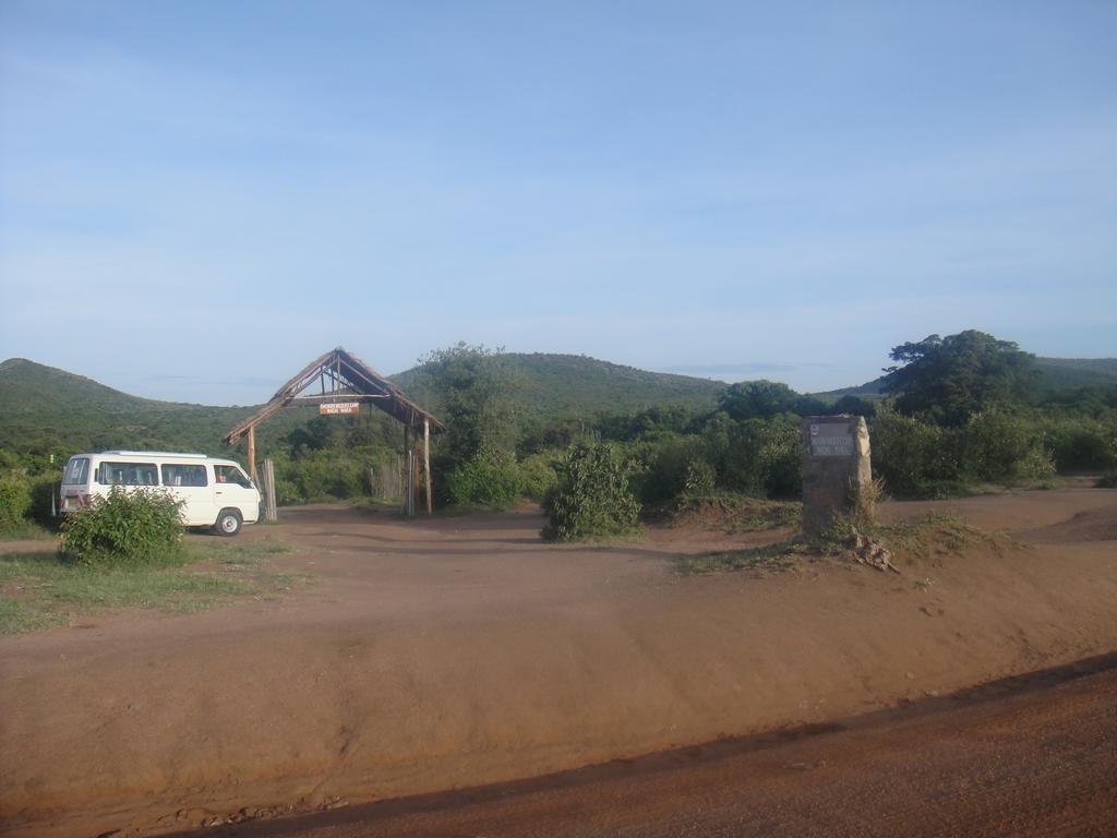 Hotel Enchoro Wildlife Camp à Ololaimutiek Extérieur photo