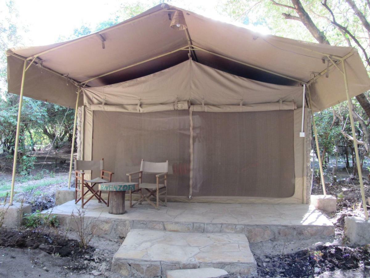 Hotel Enchoro Wildlife Camp à Ololaimutiek Extérieur photo
