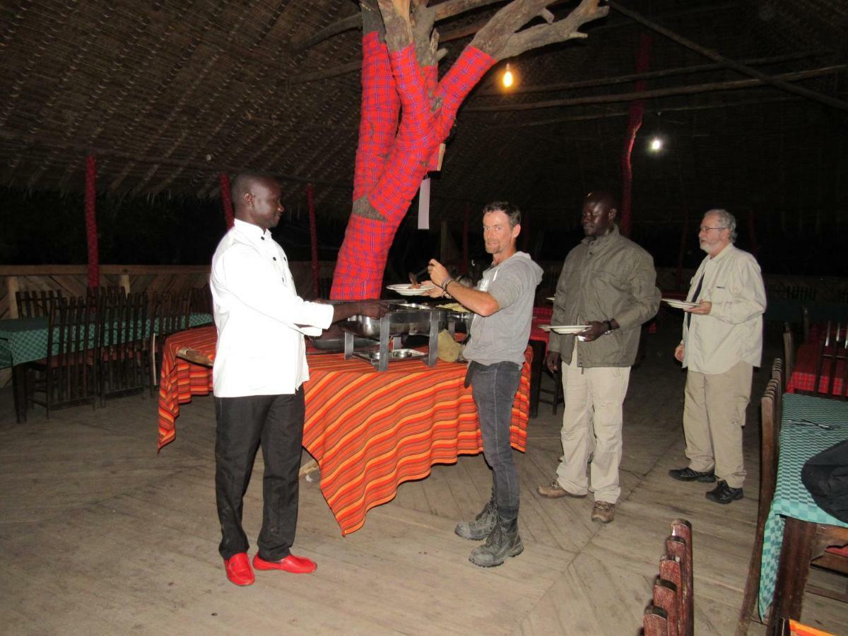 Hotel Enchoro Wildlife Camp à Ololaimutiek Extérieur photo