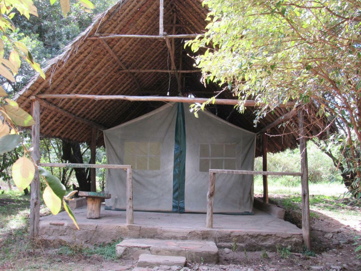 Hotel Enchoro Wildlife Camp à Ololaimutiek Extérieur photo