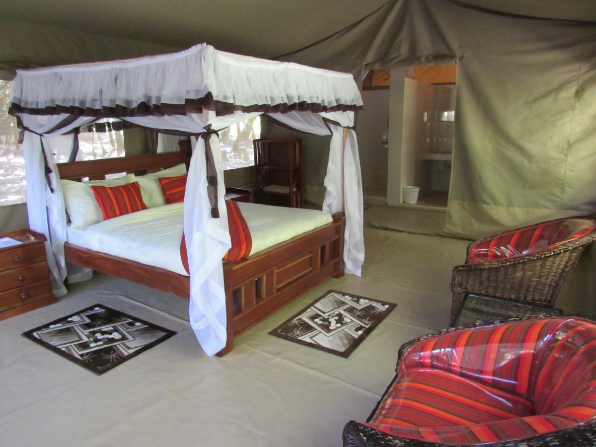 Hotel Enchoro Wildlife Camp à Ololaimutiek Extérieur photo